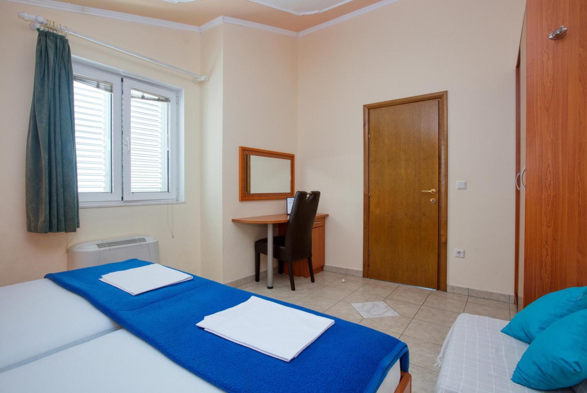 Family Friendly Seaside Apartments Brodarica, Sibenik - 15270 Room photo