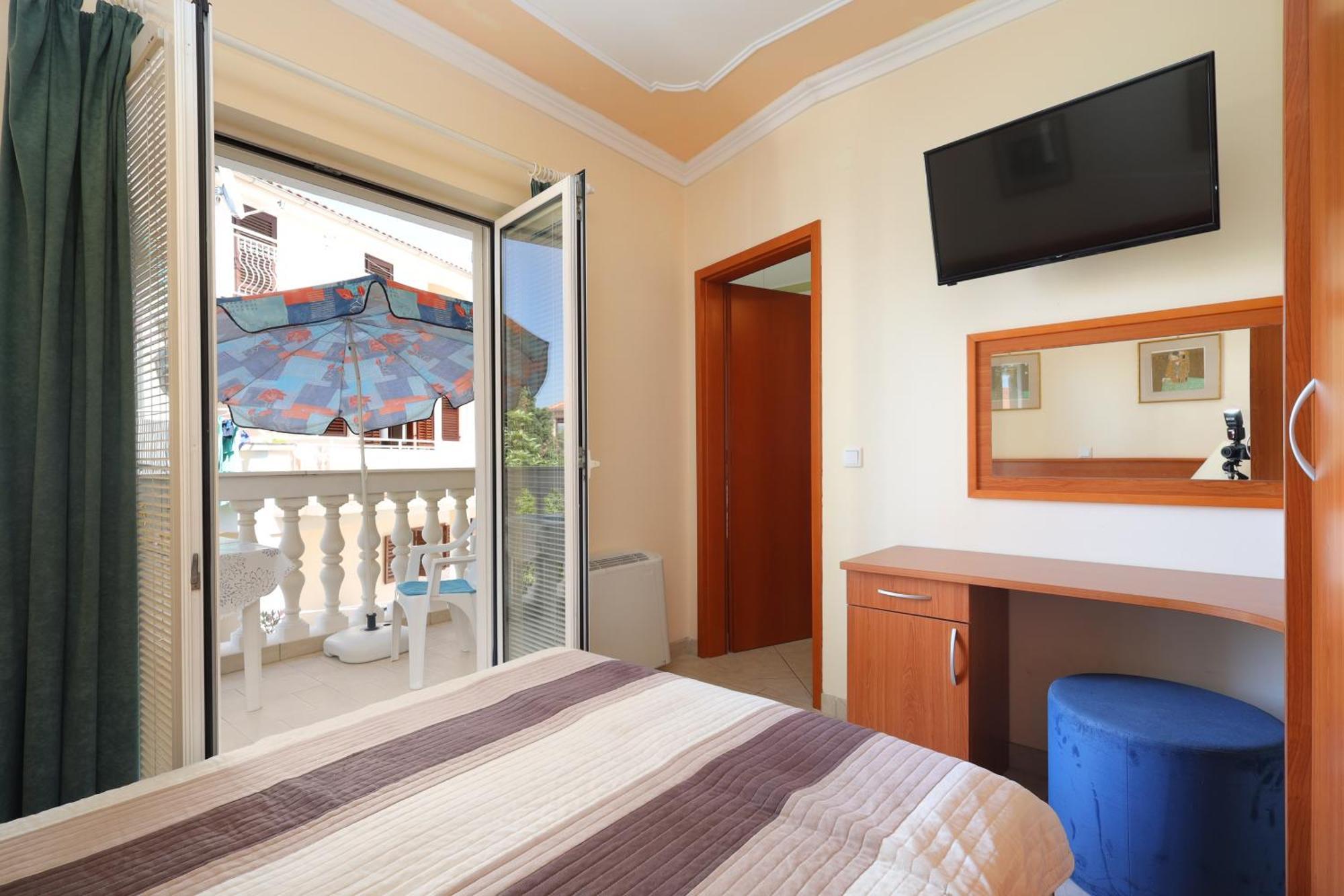 Family Friendly Seaside Apartments Brodarica, Sibenik - 15270 Room photo
